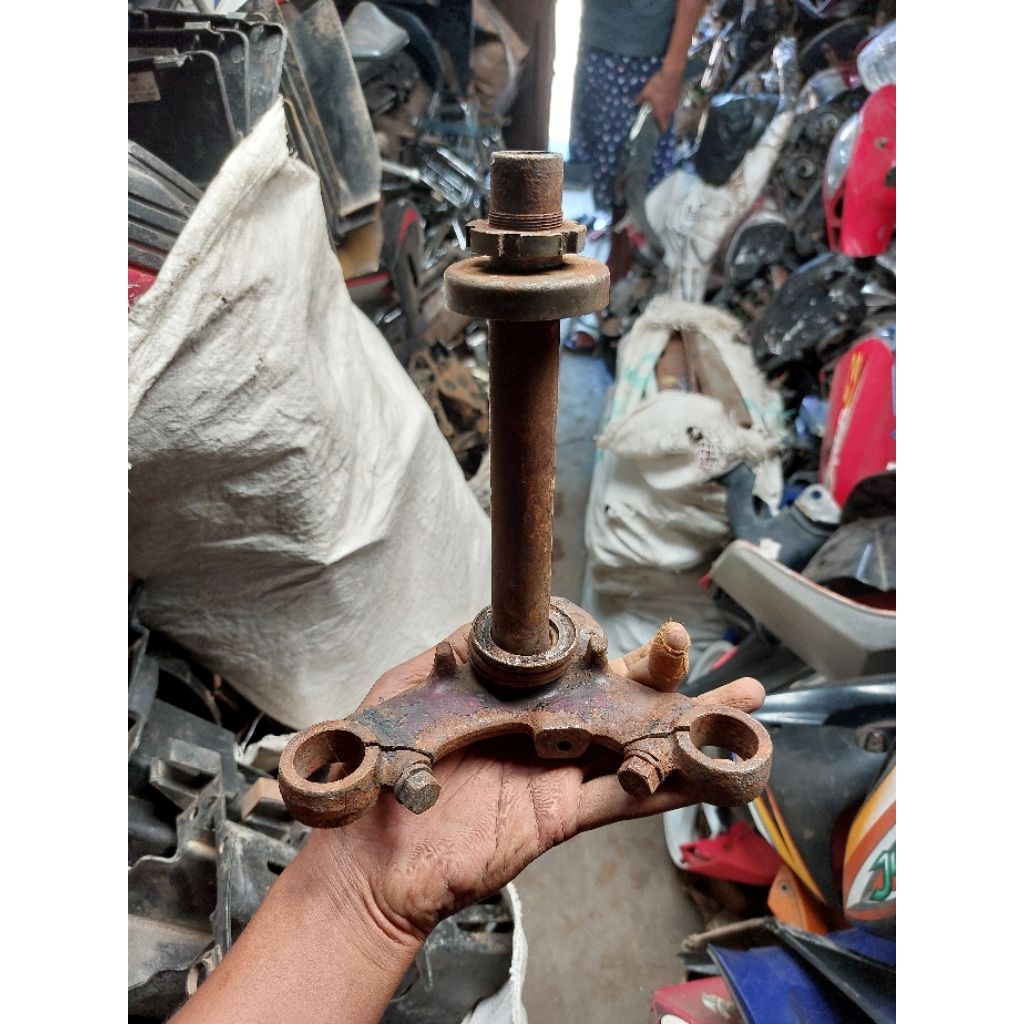 Segitiga Bawah Yamaha RS100 RS125 LS3 Original