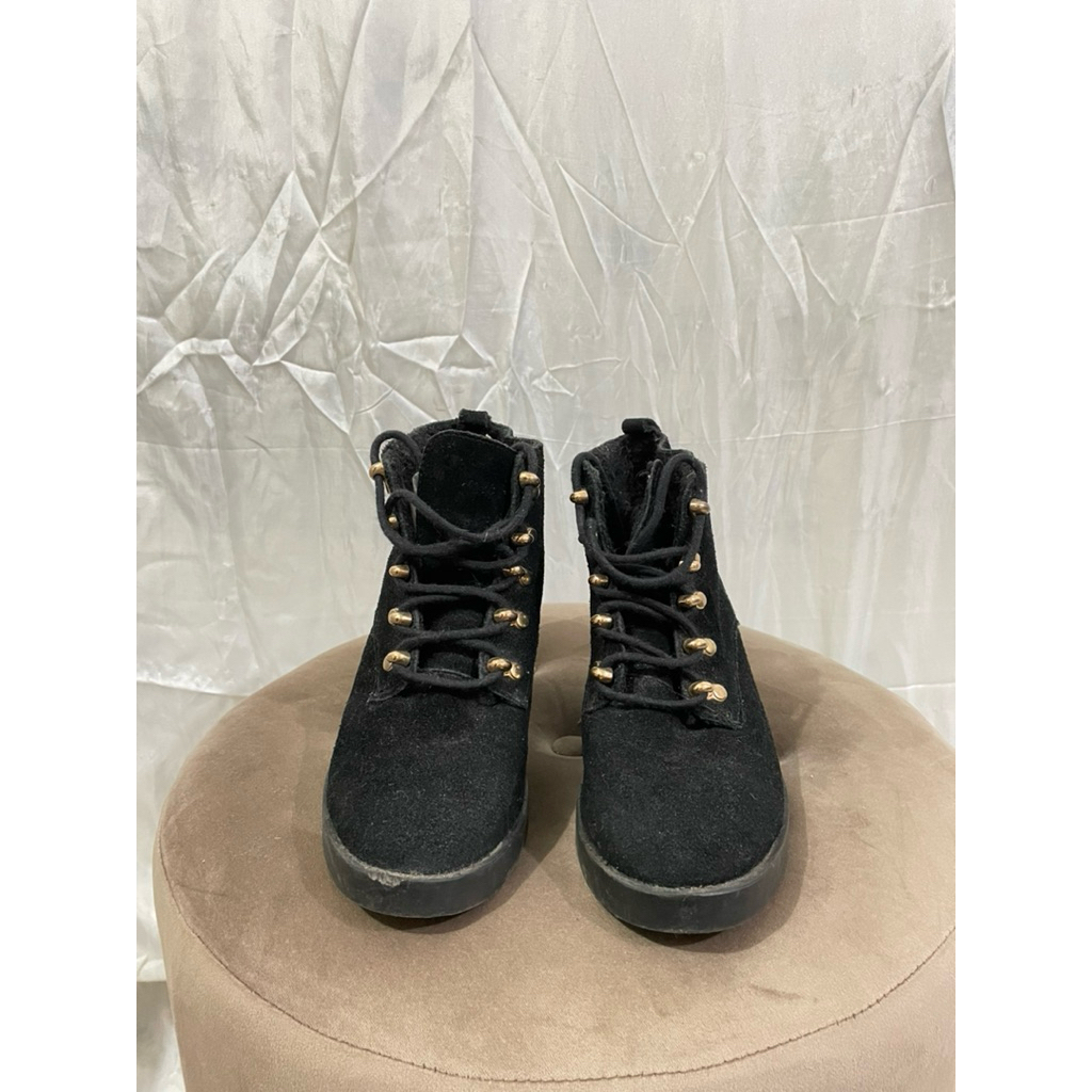 sepatu boots hitam wanita stradivarius preloved uk37