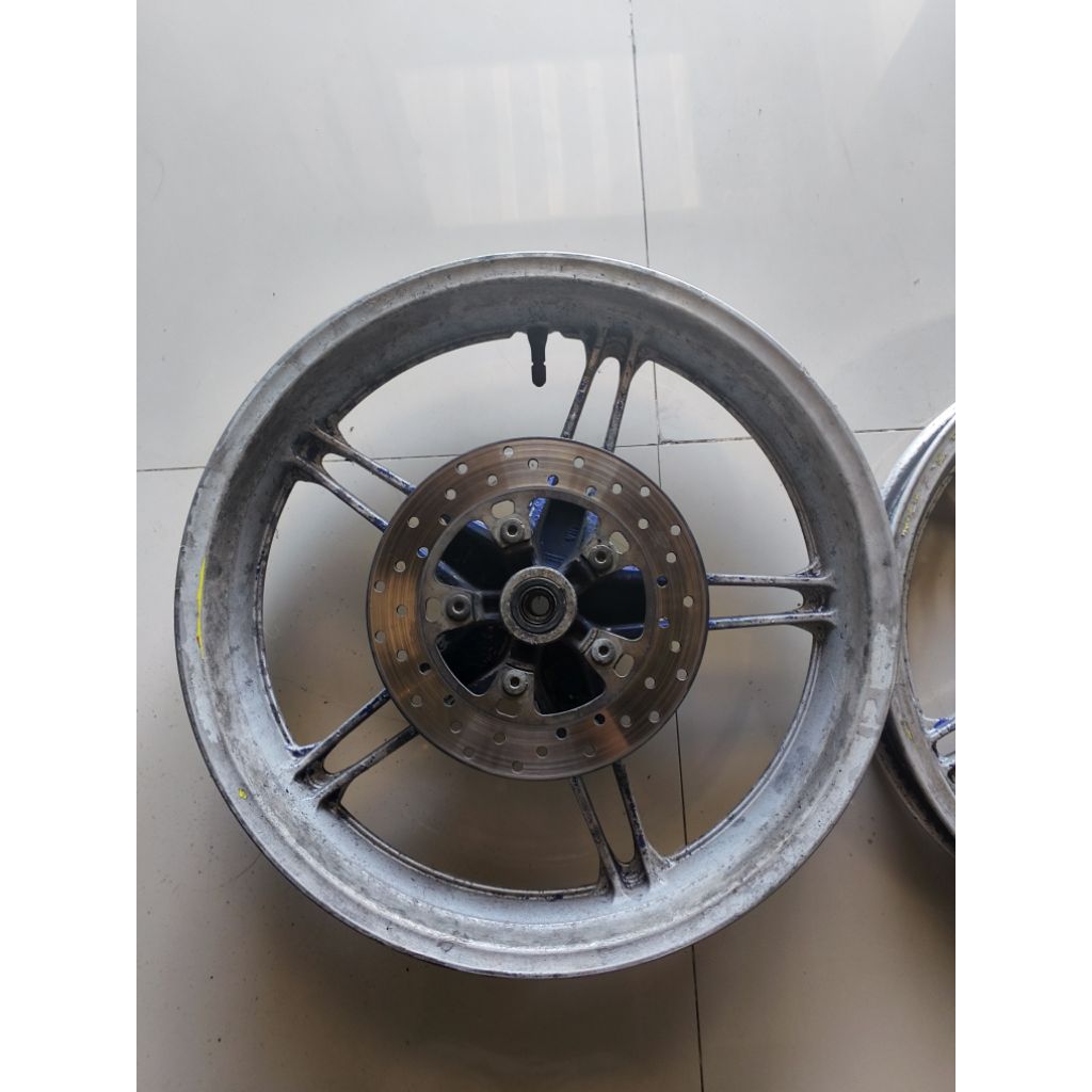 velg belakang r15v2