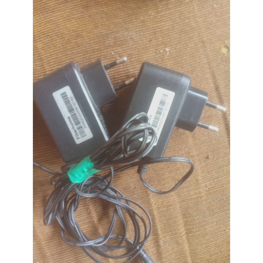 adaptor 12v 1.5A oriii bekas routher