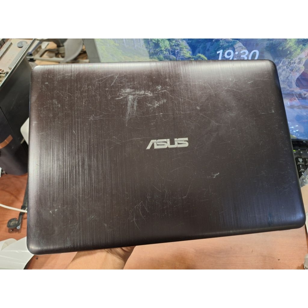 Cover belakang LCD laptop Asus X441U copotan
