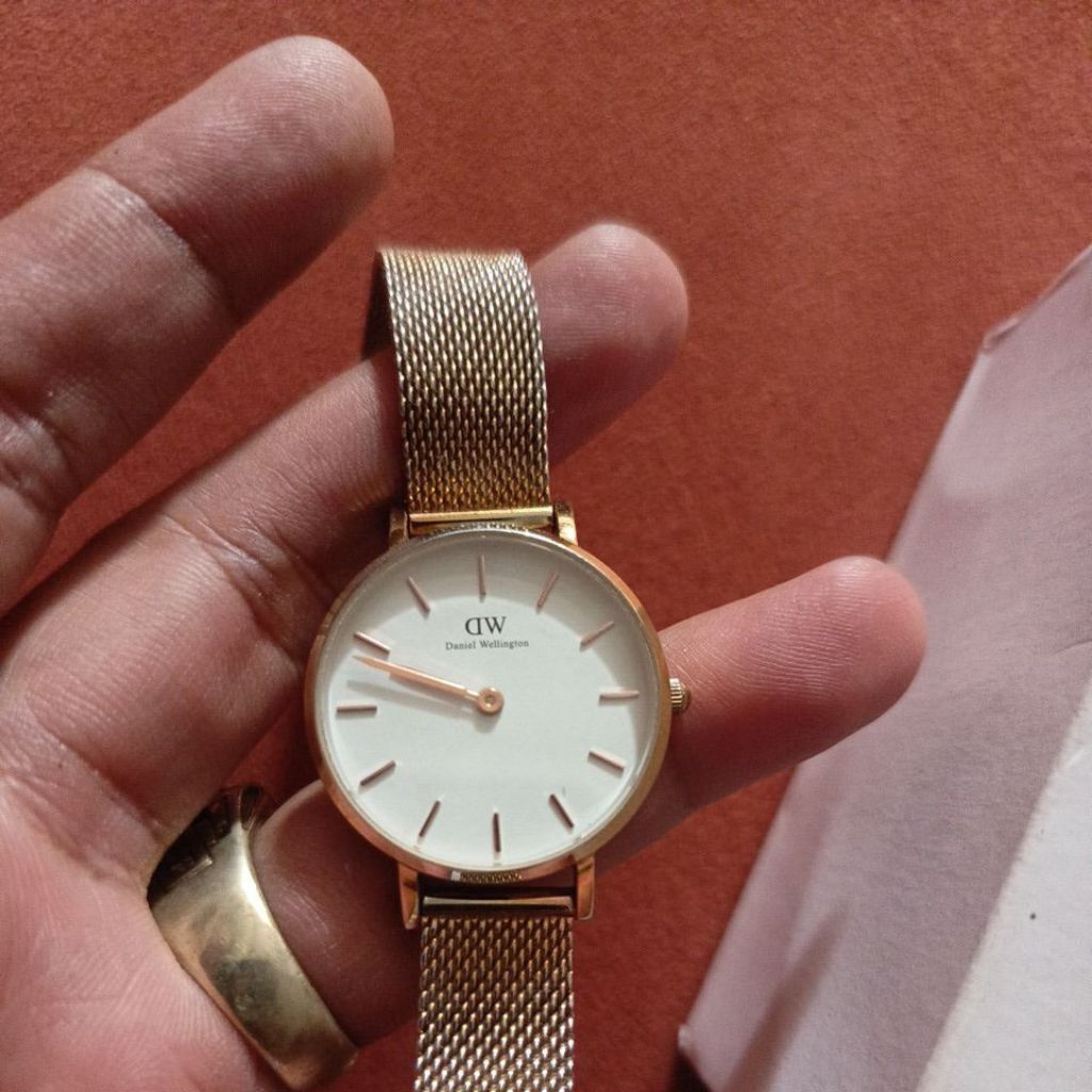 jam tangan wanita original DW jam simpel mahal preloved second bekas