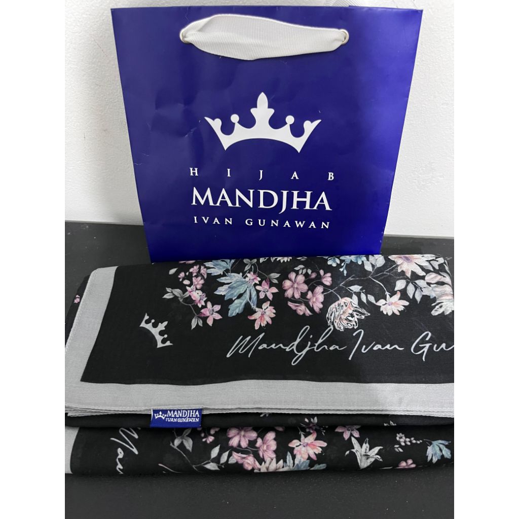 Mandjha Hijab Segiempat Preloved