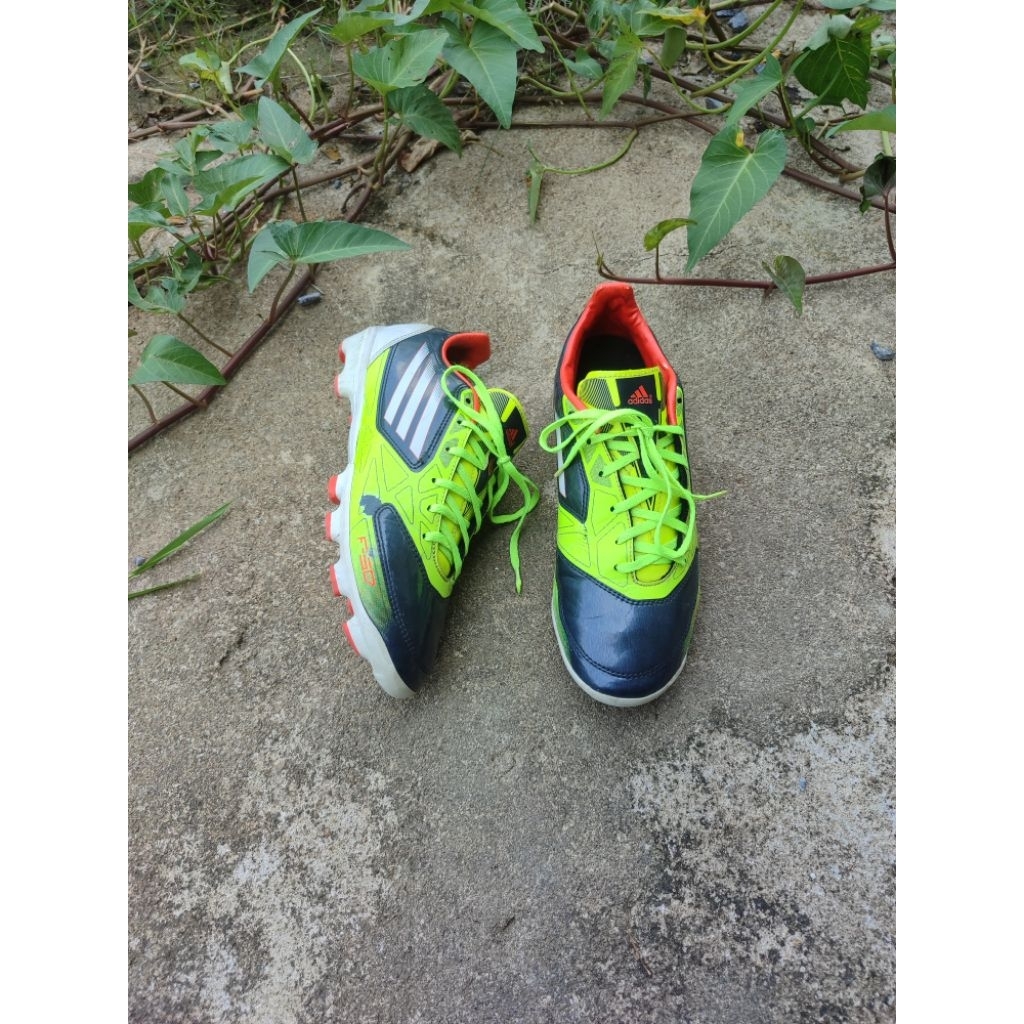 sepatu bola second