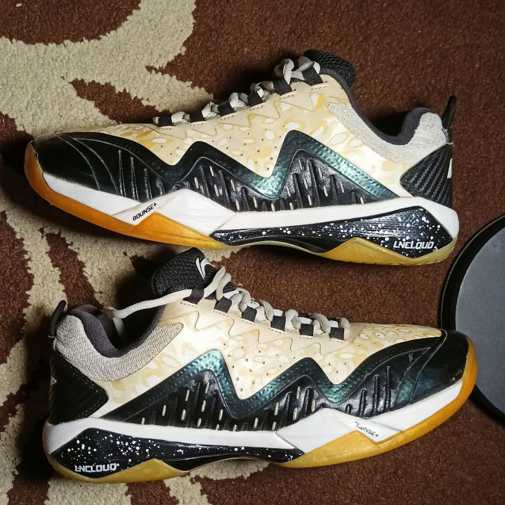 Sepatu badminton Lining (Second)