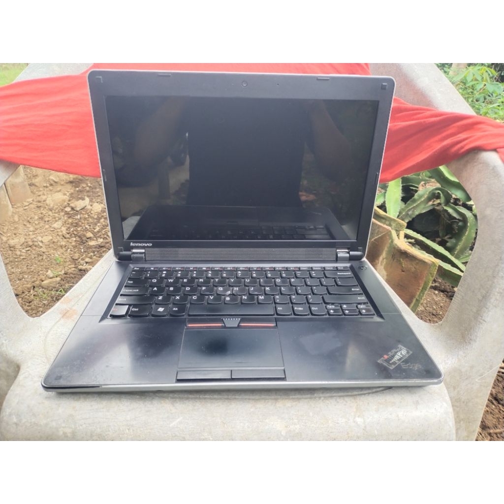 Laptop Lenovo Thinkpad edge 05784WA Processor intel core i3-M330