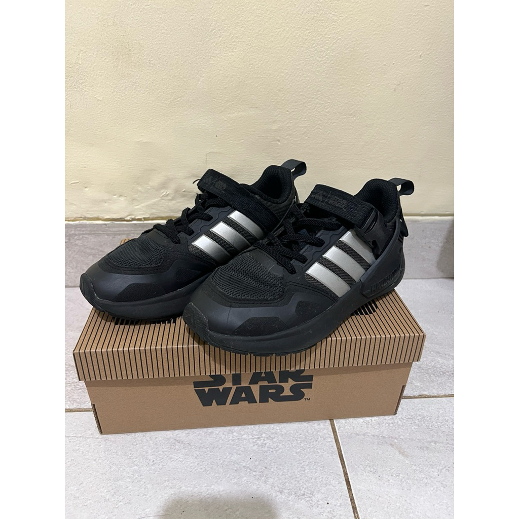 Preloved ADIDAS x Star Wars The Mandalorian Runner Shoes Kids - Sepatu Anak (Hitam)