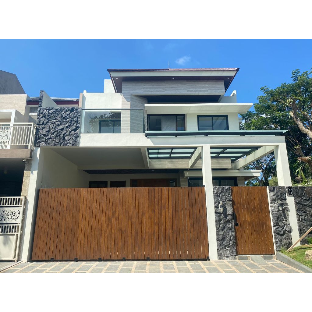 Pagar Kayu Untuk Rumah Mewah