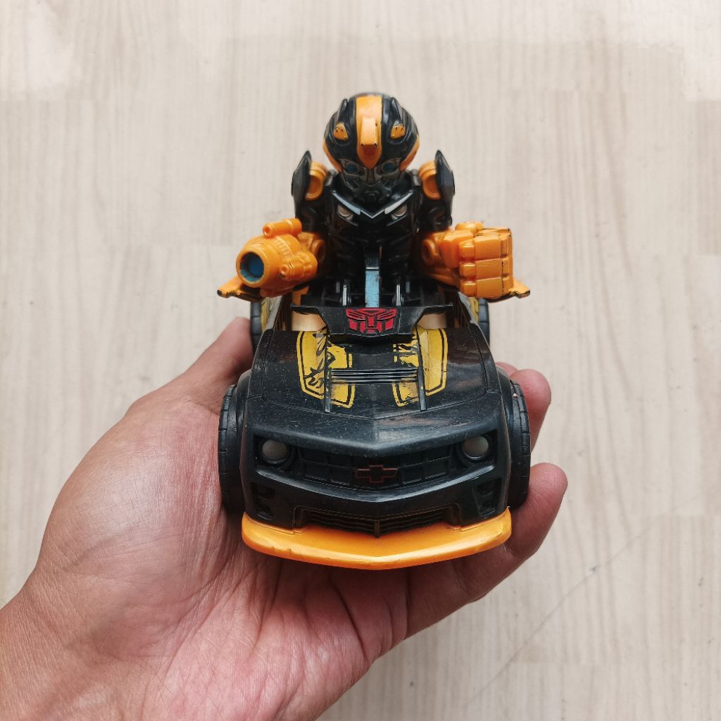 Original Hasbro X Takara Tomy Transformers Turbo Bumblebee Mainan Action Figure