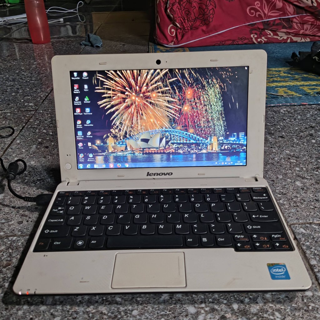 Laptop / Notebook murah Lenovo E10-30