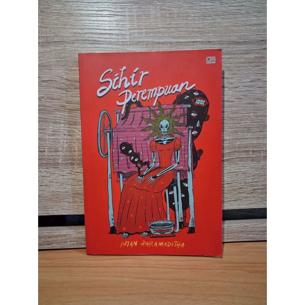 DYAS ATK - PRELOVED NOVEL ORI 100% - Sihir Perempuan - Intan Paramaditha