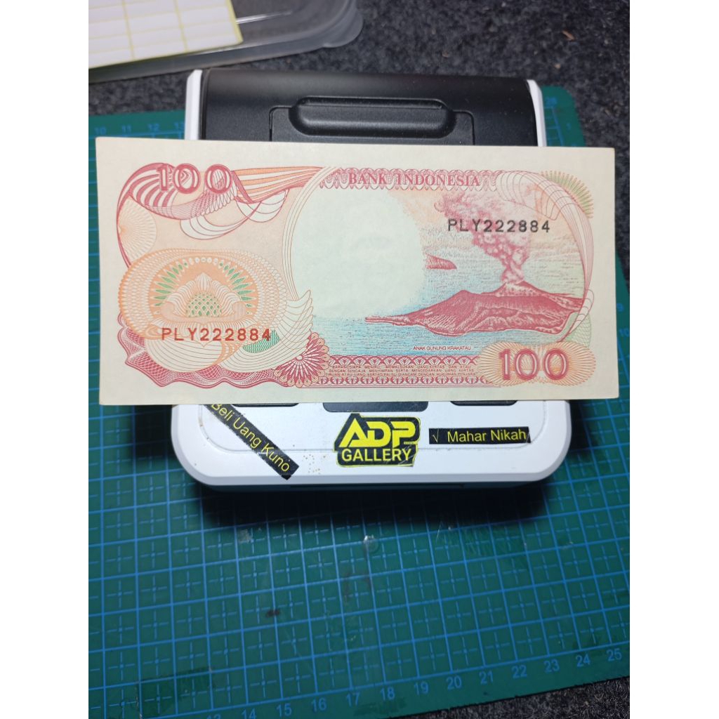 GENAP Uang kertas kuno Indonesia Asli 100 Phinisi seri PLY 22284 ,tahun 1992 original, gress