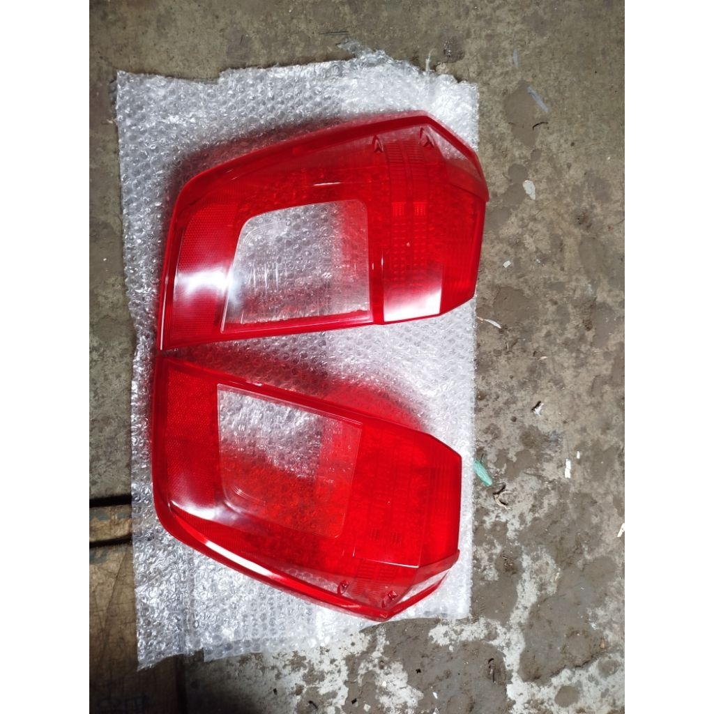 MIKA STOPLAMP/LAMPU BELAKANG/LAMPU REM DAIHATSU SIGRA/TOYOTA SIGRA ORIGINAL