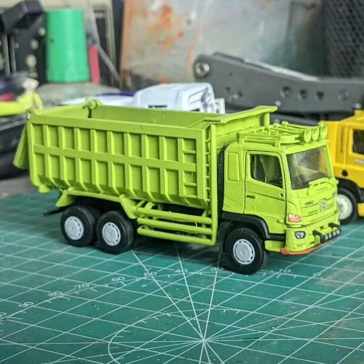 Miniatur Truck Hino 500 6X4 Dump Truck - Miniatur Dump Truck - Skala 1:87 (HO Scale)