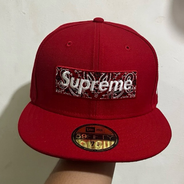 Topi New Era x Supreme Bandana 71/4 Super Rare Item