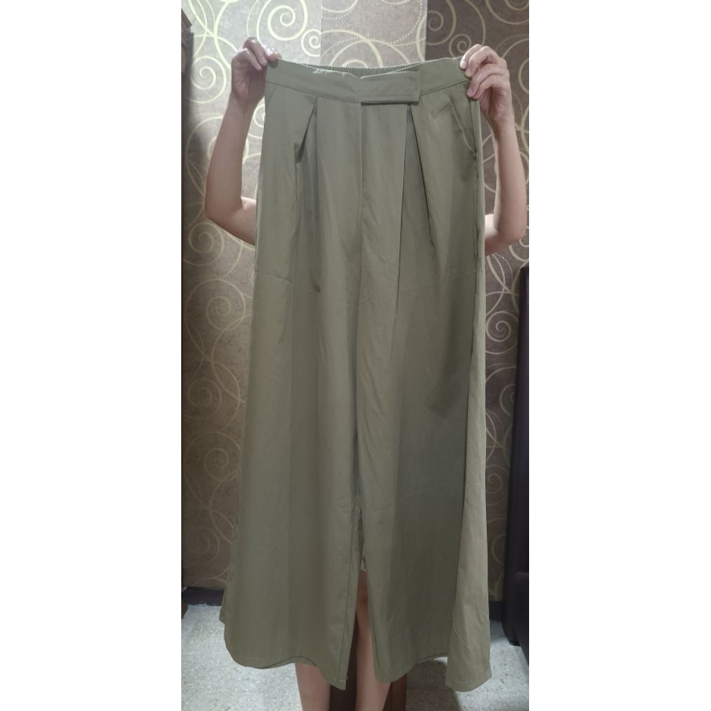 Preloved kulot hijau olive