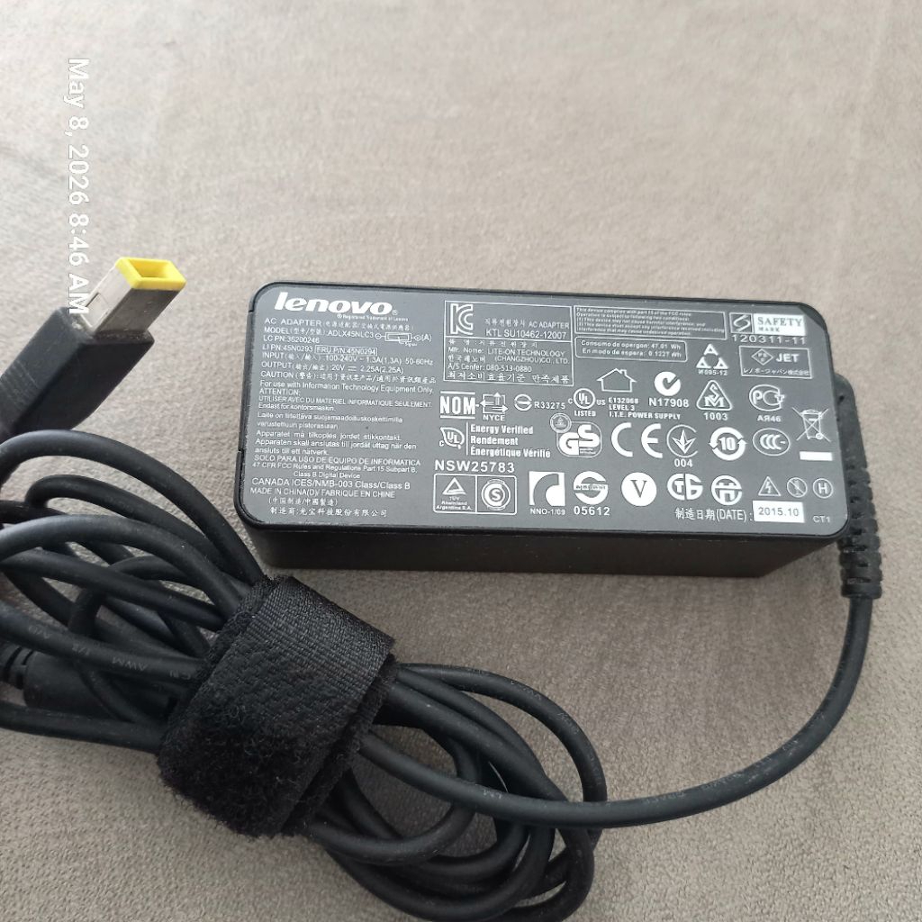 Charger adaptor laptop Lenovo colokan kotak