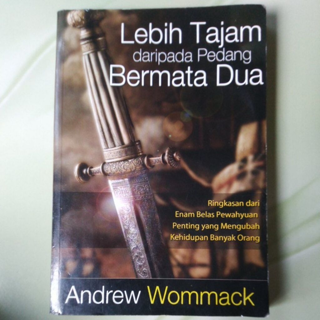 Buku Agama Kristen Lebih Tajam daripada Pedang Bermata Dua