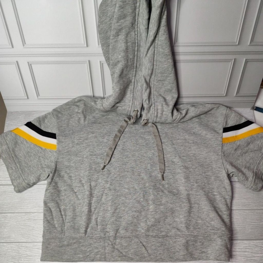 BAGUS TEBEL hoodie crop bershka atasan bershka girl atasan hoodie abu2 crop bershka abu crop oversiz