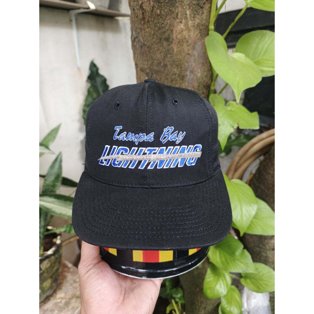 Topi Vintage TAMPA BAY LIGHTNING NHL Script By STARTER USA