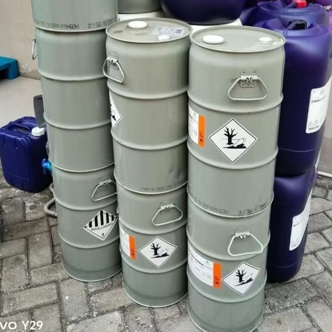 drum bensin 30Liter kapsul.jenis dan warna dikirim sesuai stok yg ready .jerigen besi 30Liter.drum b