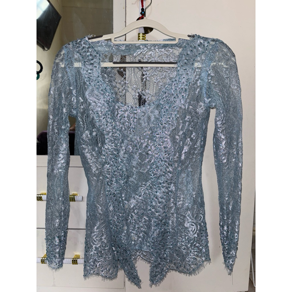 preloved kebaya brokat metalik payet baby blue