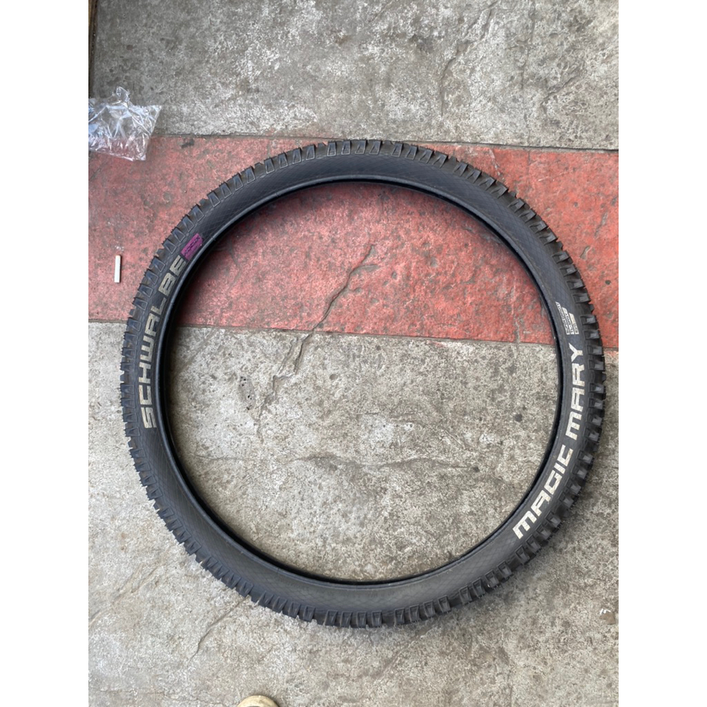 Ban Schwalbe magic mary super gravity ultra soft list ungu 27:5x2.40