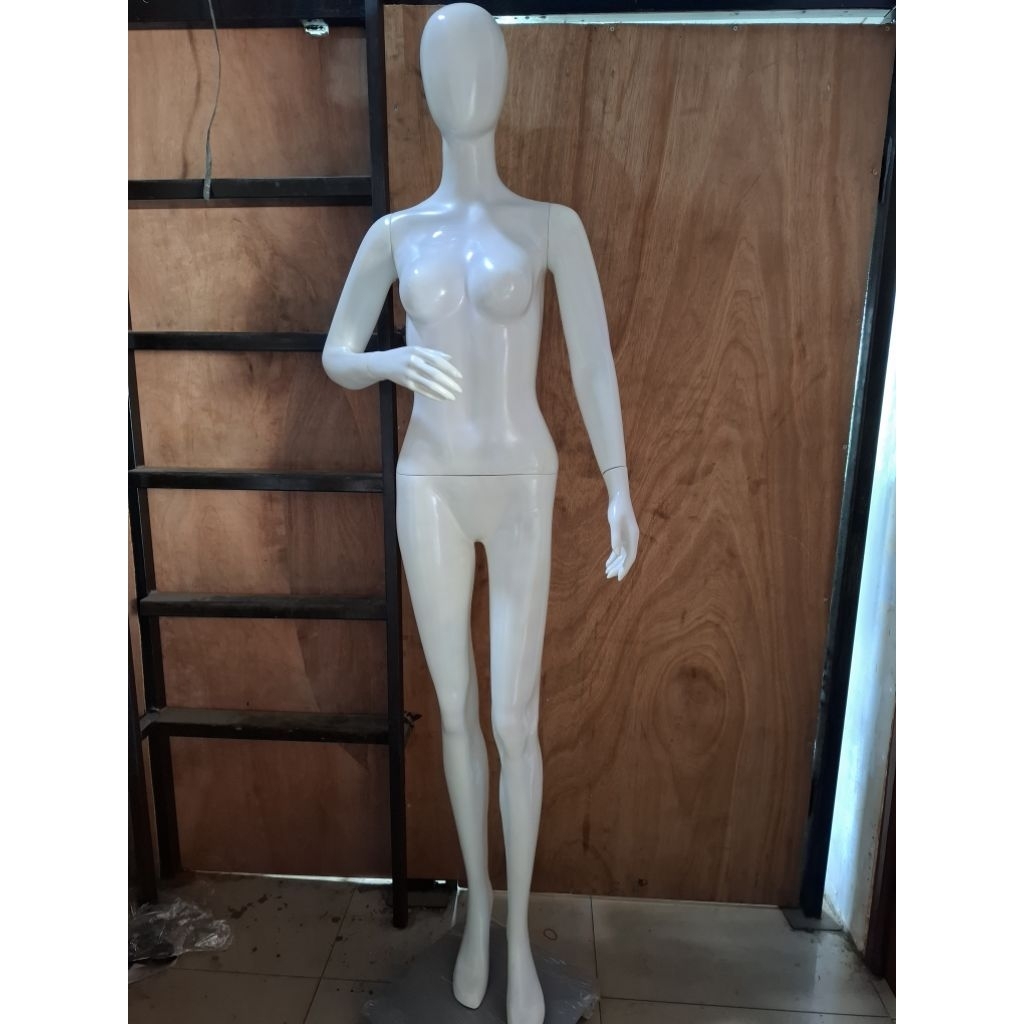 Manekin full body cewek pegang tas / full body cewek / display patung cewek /patung murah jakarta / 