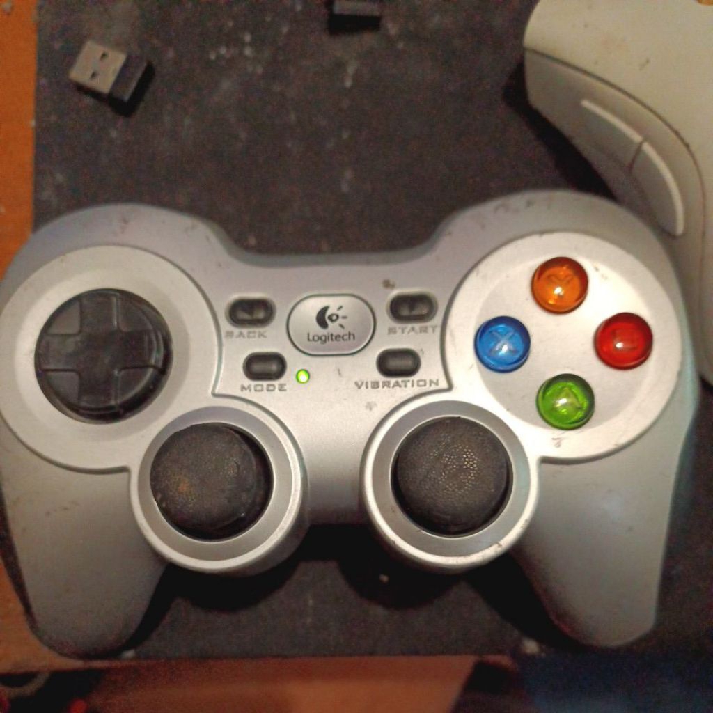 Logitech Gamepad f710 wireless (bekas)