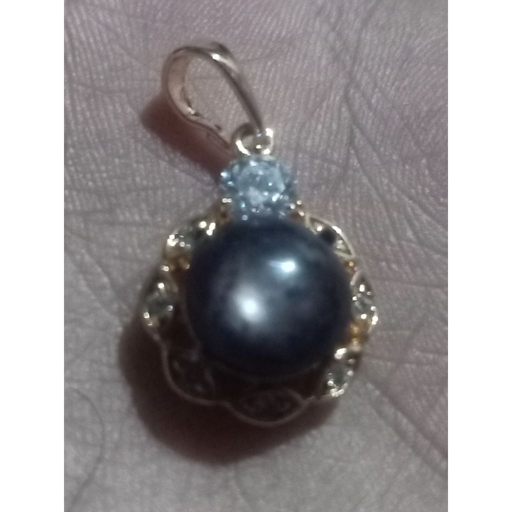 liontin batu Ruby Star