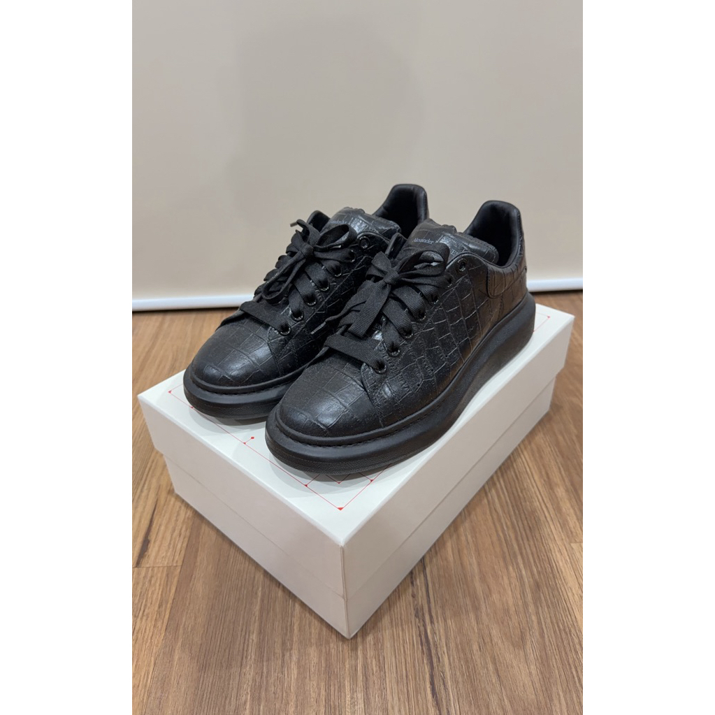 Alexander McQueen Oversized sneakers in black croco print leather Preloved