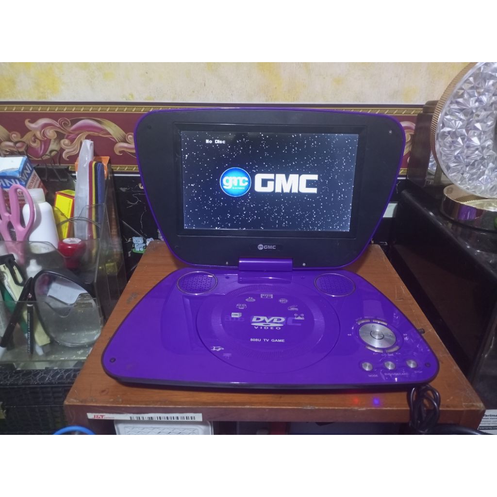 DVD portable player GMC 808U