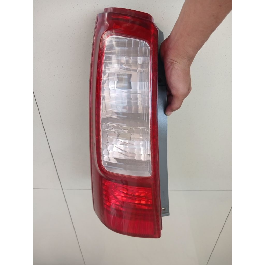 Stoplamp belakang bagian kiri mobil avanza xenia lama original