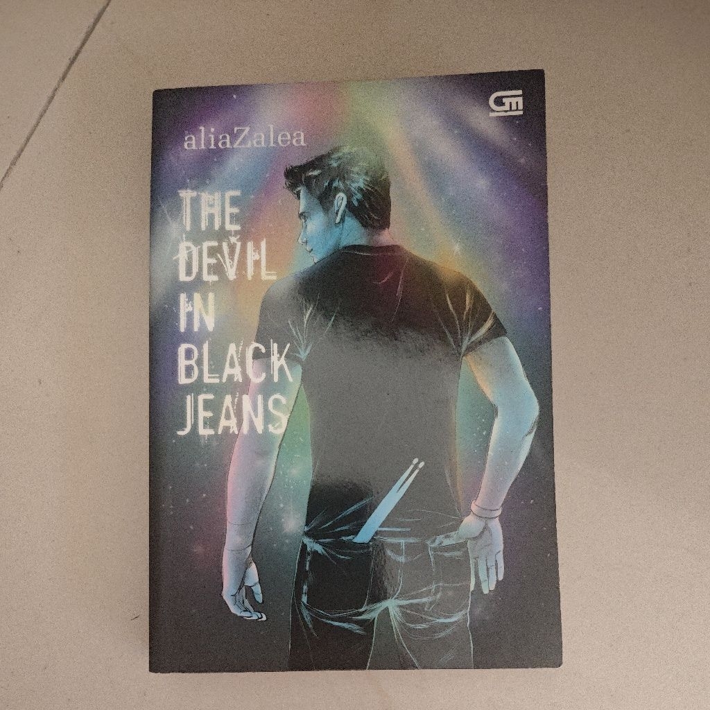 MAONG SHOP  - NOVEL THE DEVIL IN BLACK JEANS