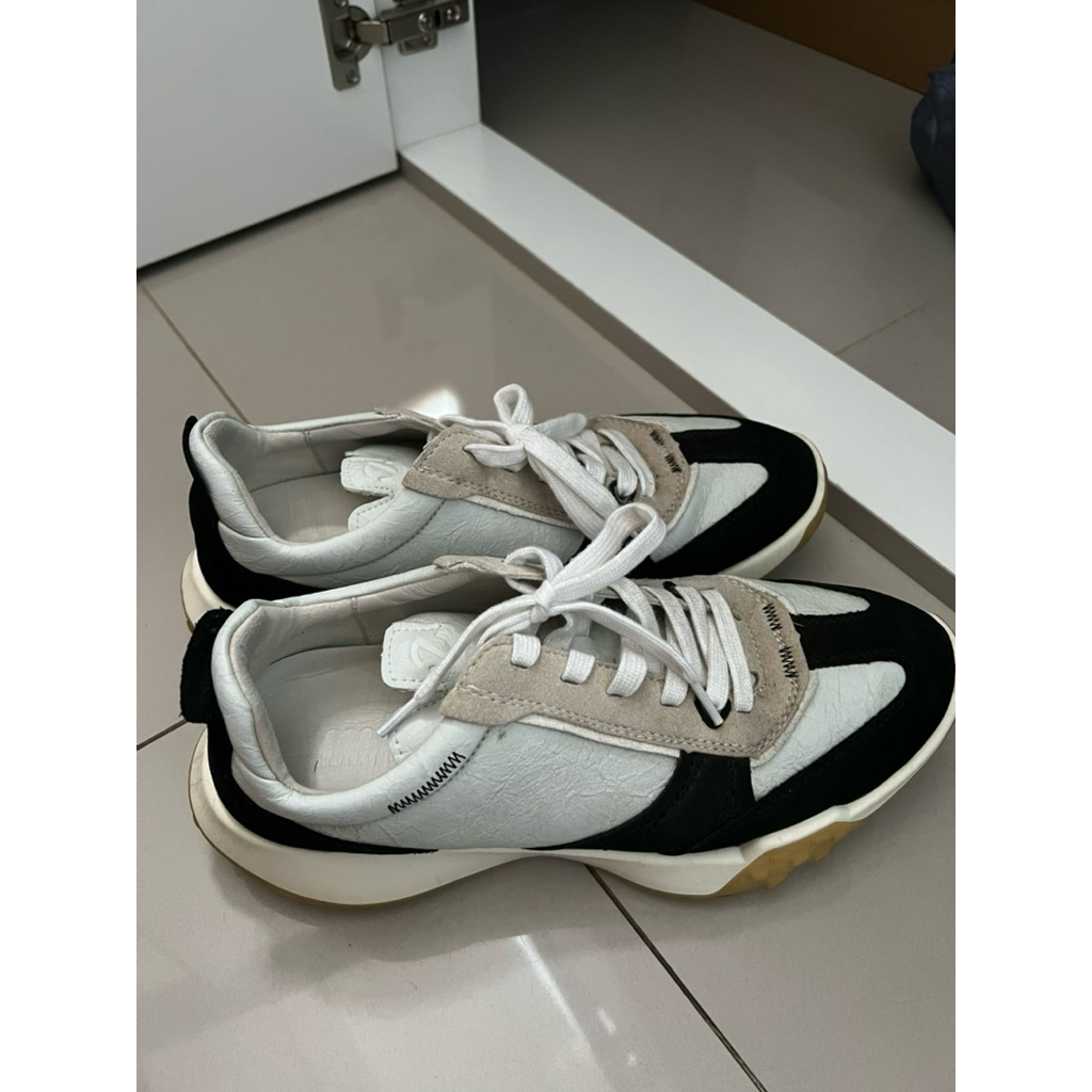 Sepatu Ecco sneakers jalan lifestyle golf
