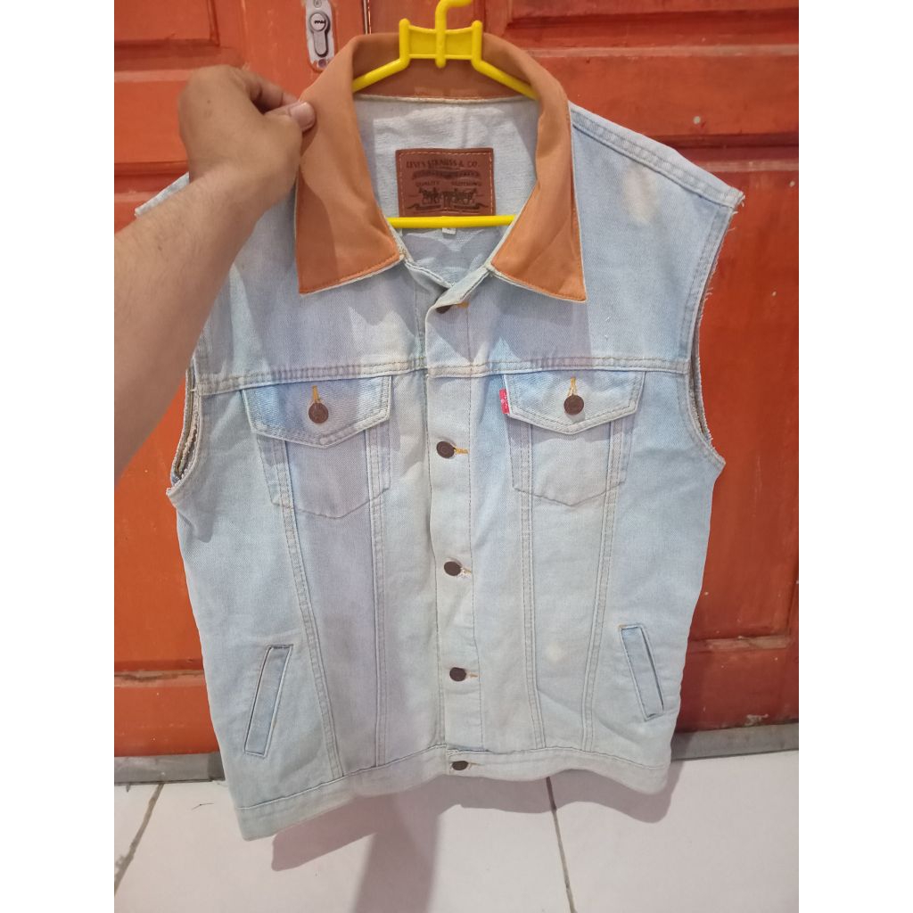 VEST LEVIS SIZE L