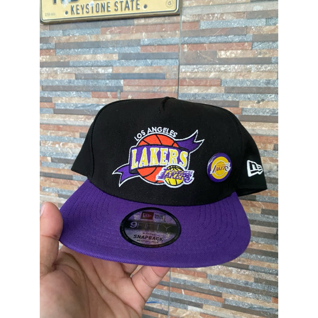 topi snapback New Era