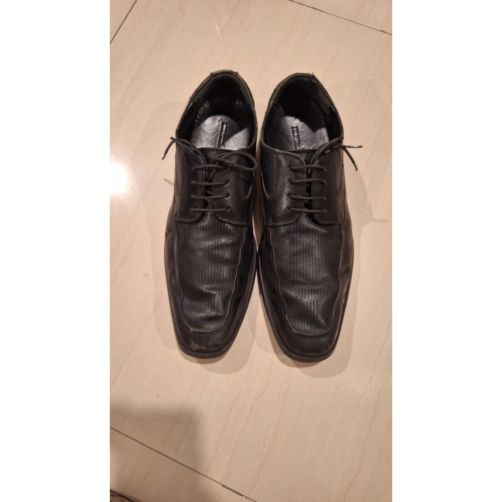 Sepatu pria merk Andrew preloved size 42