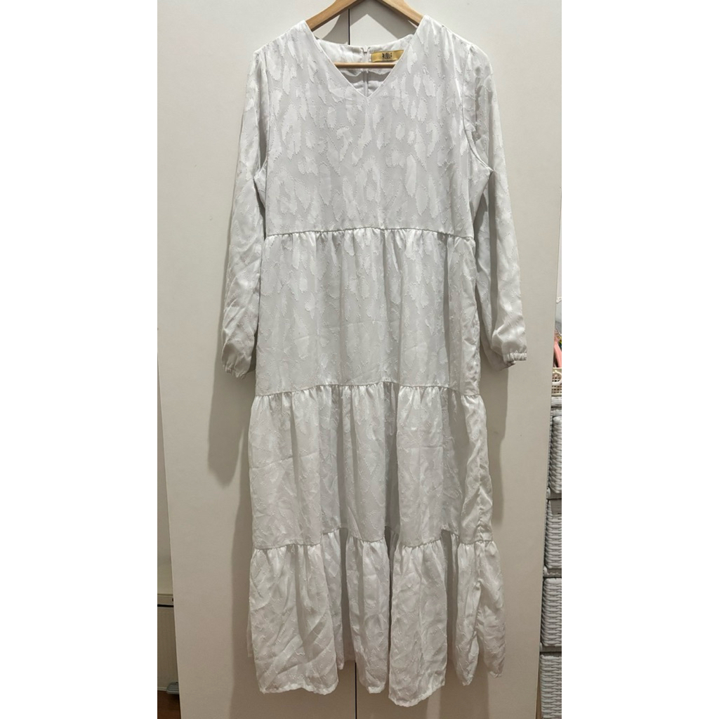 preloved dress putih susun brand BLF