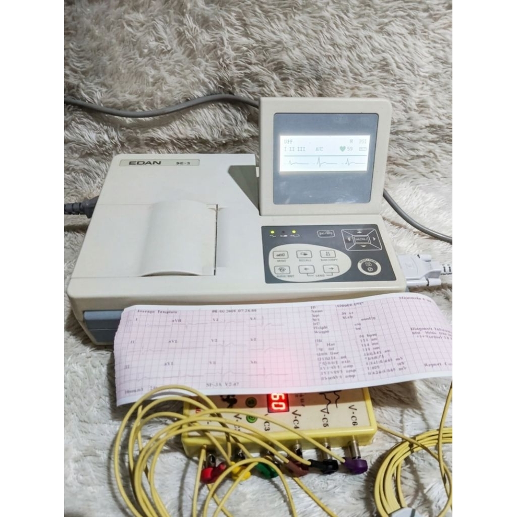 EKG 3 CHANNEL MERK EDAN MODEL SE-3 (Second Condition)