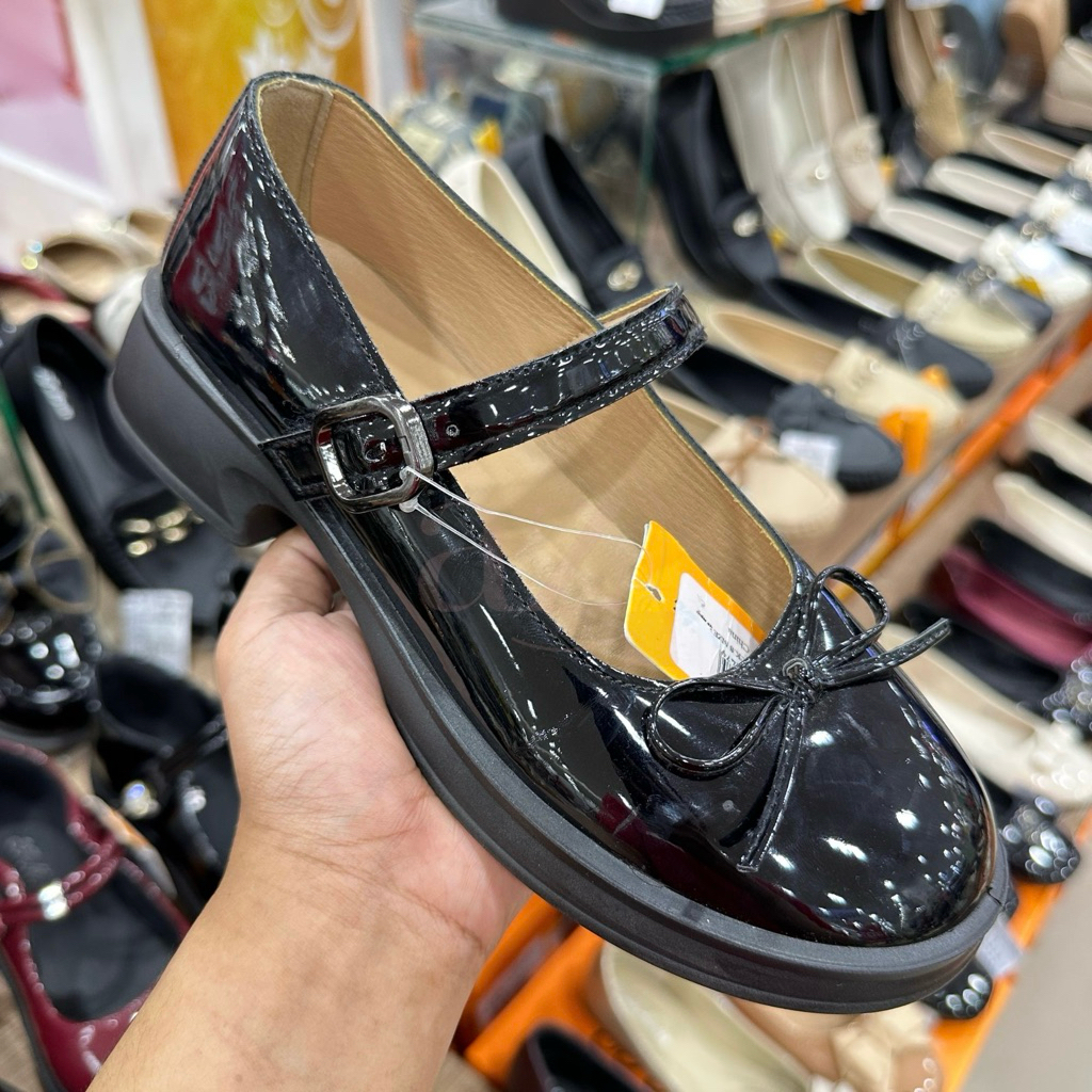 St. Moritz Sepatu Pantofel Wanita Hitam Glossy - Nyaman Dipakai, Bahan Sintetis Tahan Lama, Sol Lent
