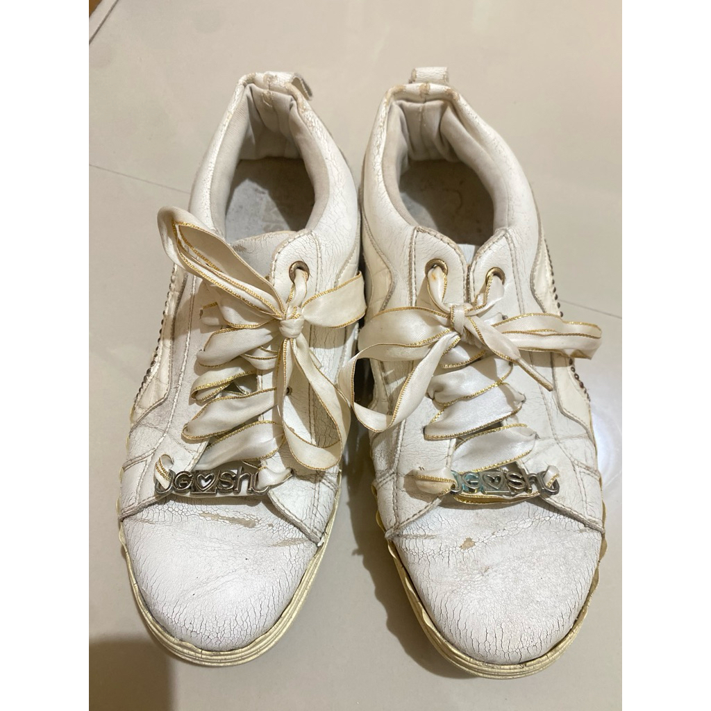 Preloved Sepatu Gosh Putih