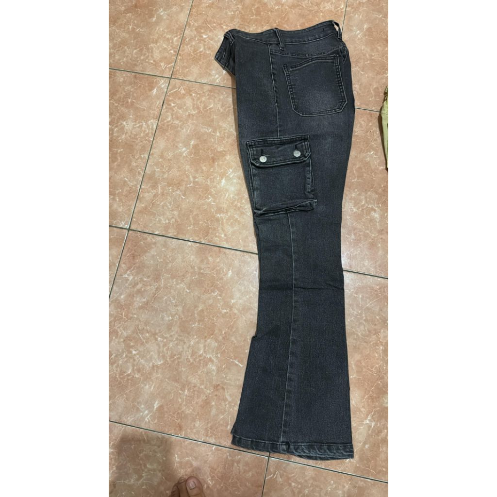 PRELOVED CELANA CKEY JEANS CARGO CUTBRAY