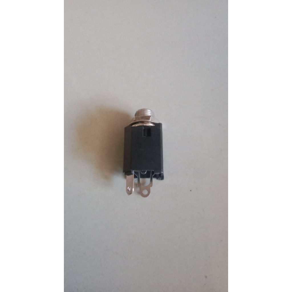 soket mic akai mono