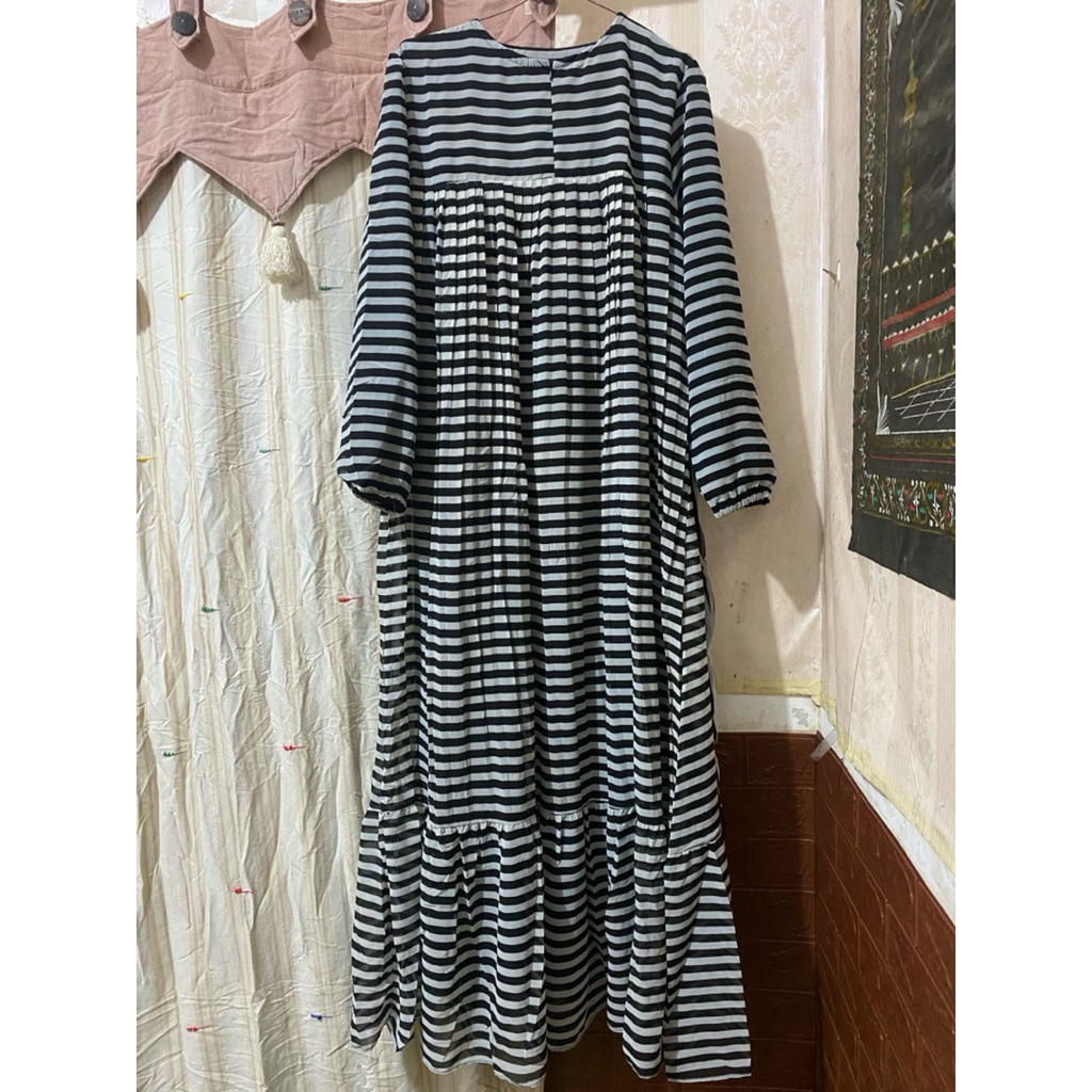 Dress Gamis Remple Mayung Salur Hitam Putih Busui Friendly Set Kerudung