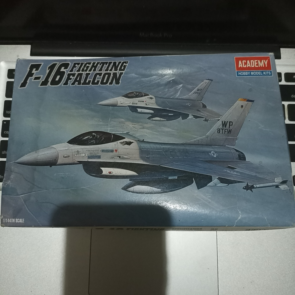 Model Kit 1/144 Academy US Fighter F-16 Fighting Falcon F16