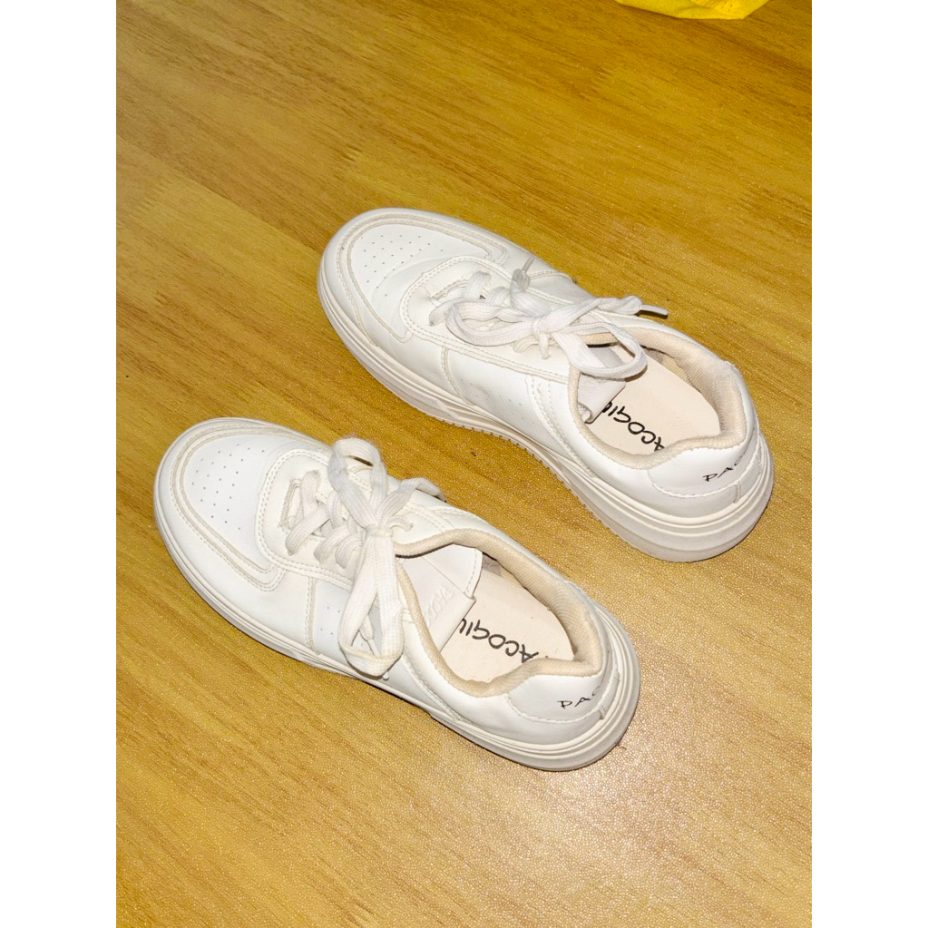 preloved sepatu putih