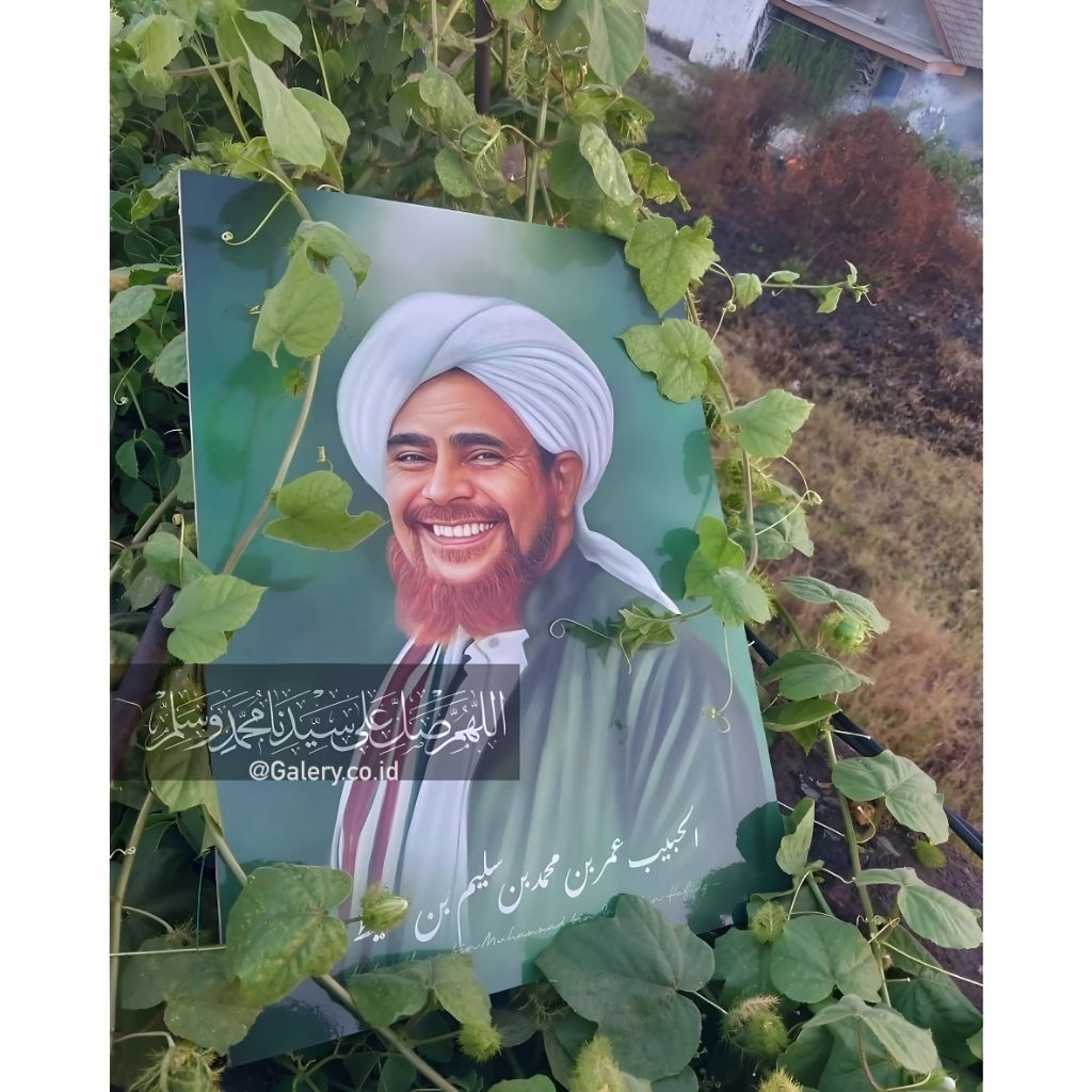 Foto Habib Lukisan Habib Umar Al Hafidz uk 30x40 Bingkai Kayu MDF Hiasan dinding Ulama dan Habaib