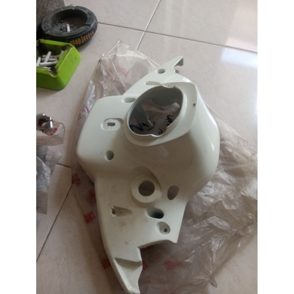 Batok bawah Yamaha Force1 / F1Z putih albino original.