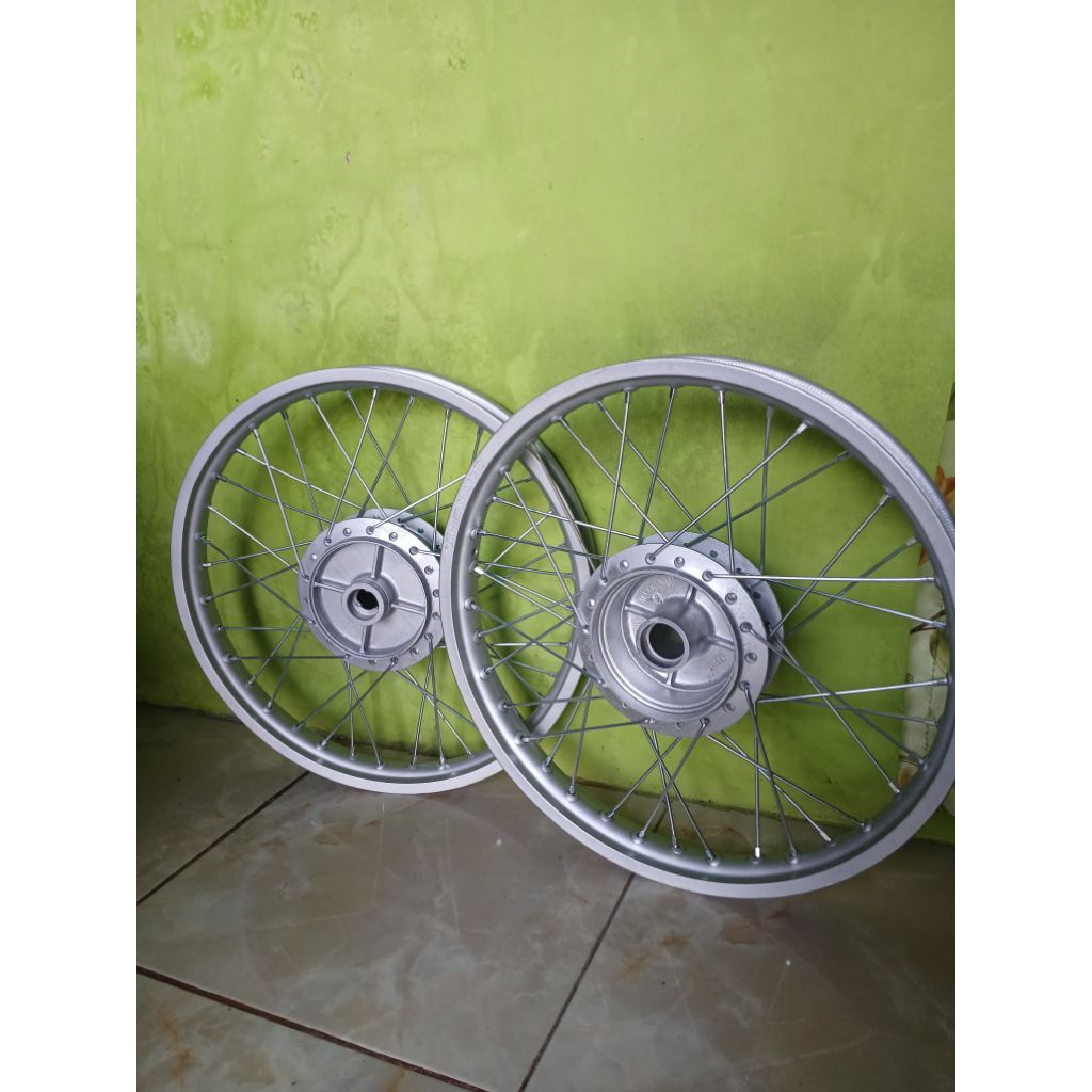 vele pelek belakang  jari jari almunium untuk motor supra fit new pnp revo lama/karisma absolut copo